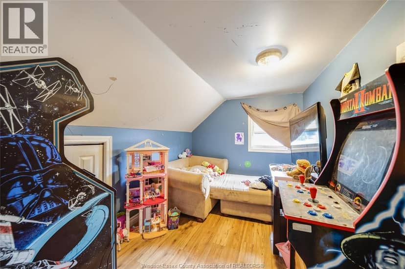 1066 Hickory — photo 8 of 12