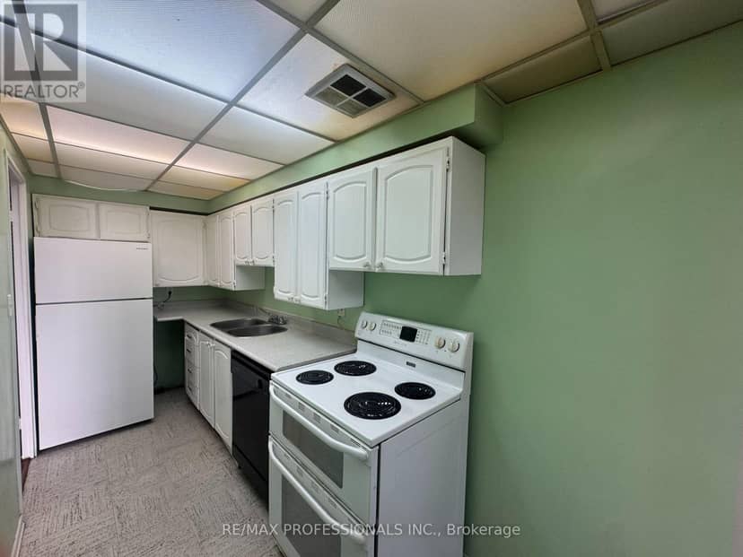 602 - 11 Wincott Drive — photo 10 of 20
