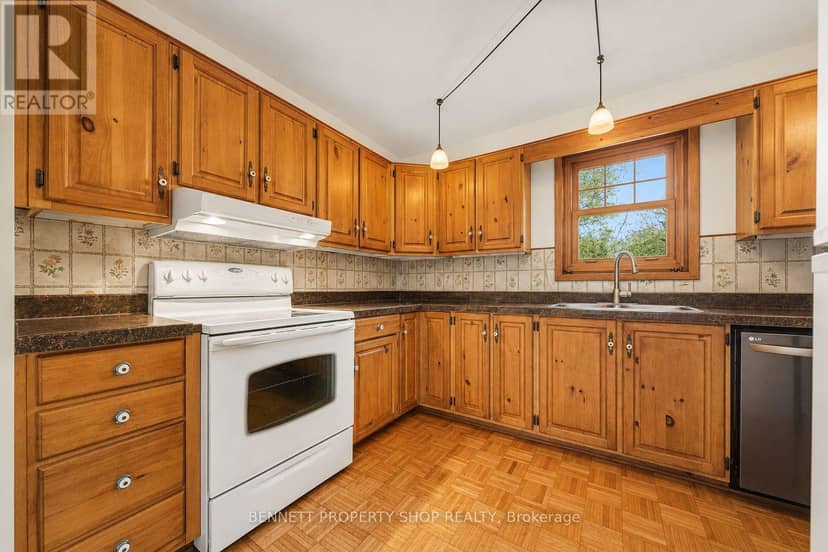 5696 Manotick Main Street — photo 9 of 27