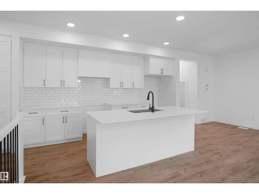 #33 19904 31 AV NW — photo 9 of 38