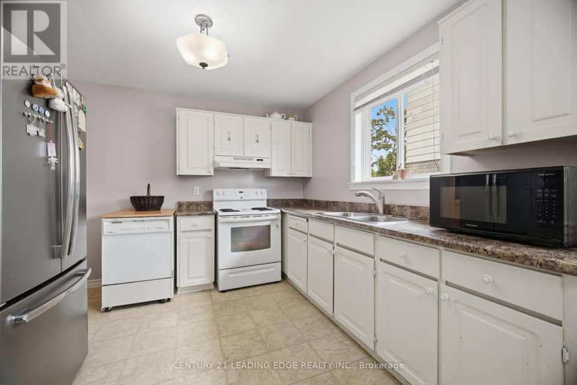 3245 Lansdown Drive — photo 14 of 40