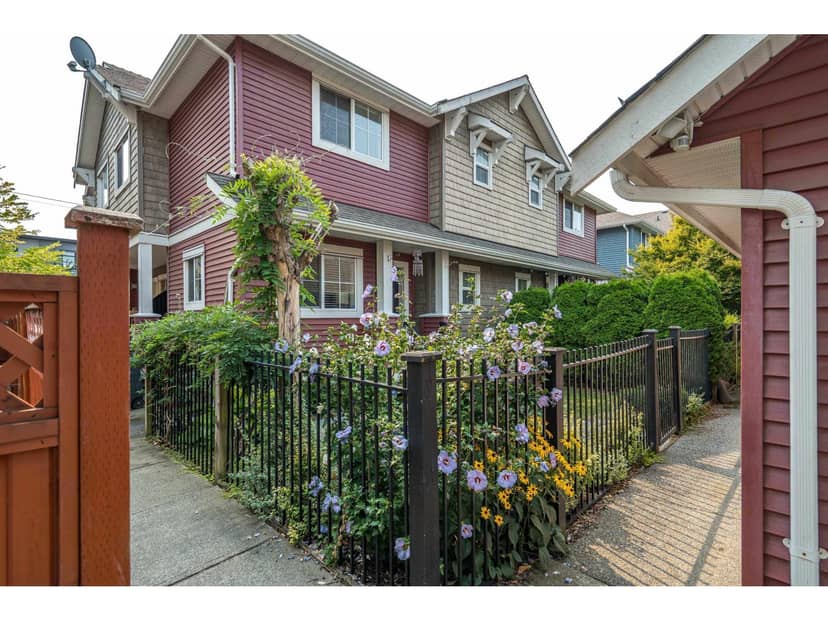 D2 19319 72 AVENUE, Surrey