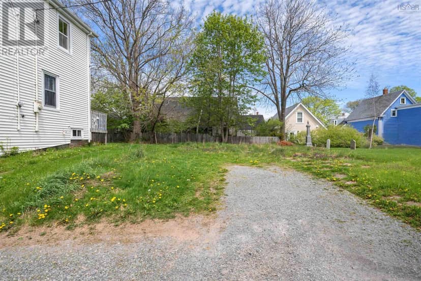 111 York Street Lunenburg, Nova Scotia Street, Lunenburg, photo 2