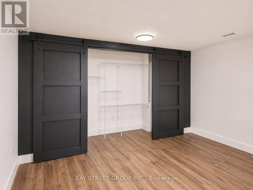 22 Rosamond Crescent — photo 11 of 17