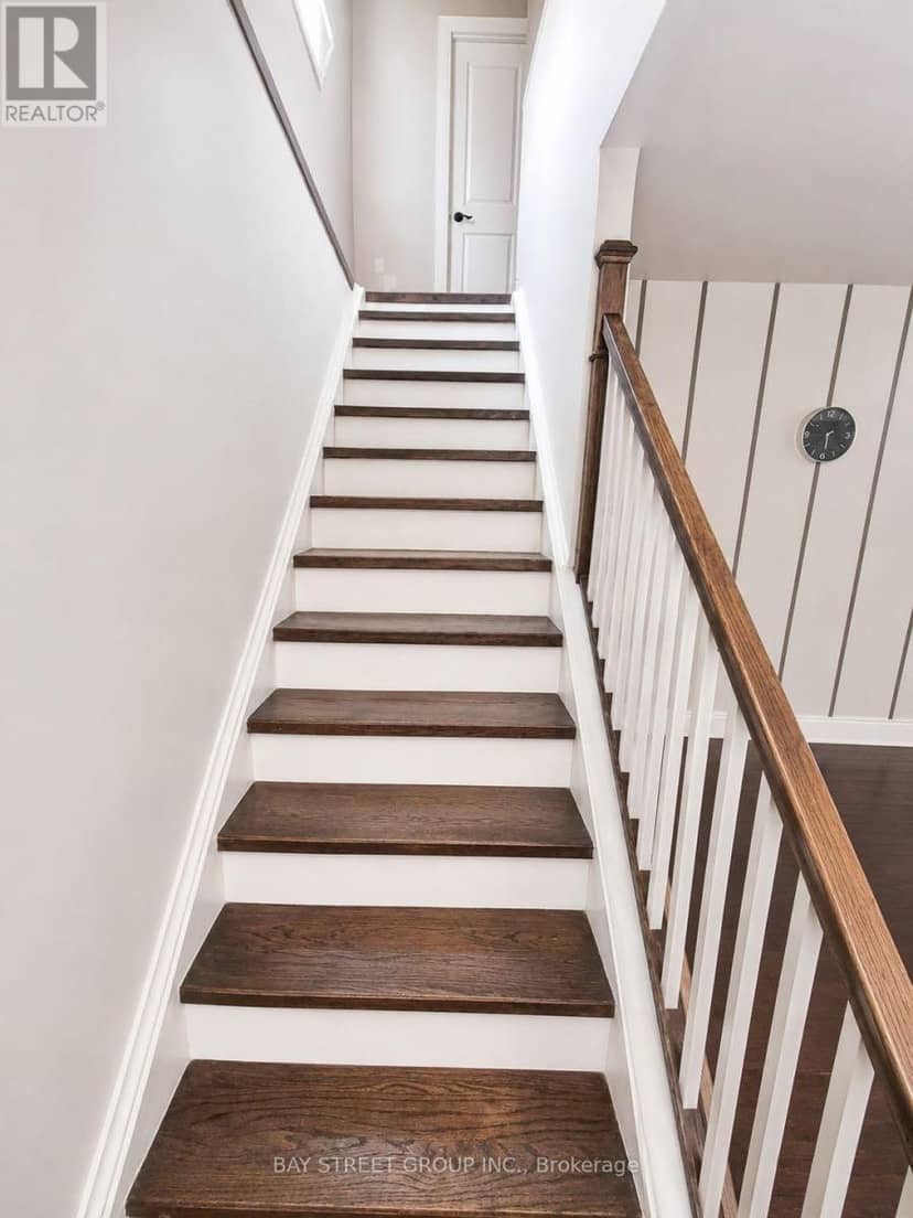 22 Rosamond Crescent — photo 12 of 17