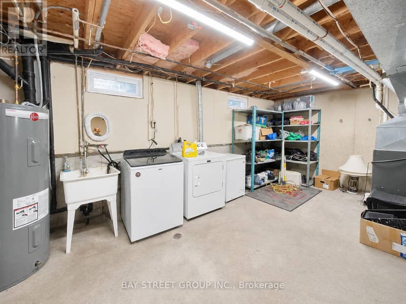 22 Rosamond Crescent — photo 13 of 17