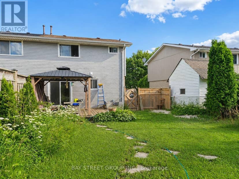 22 Rosamond Crescent — photo 14 of 17