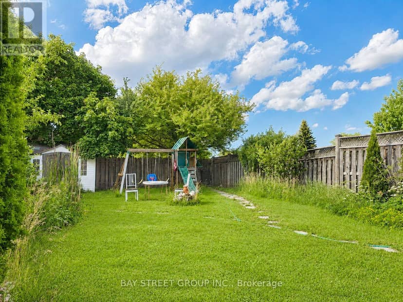 22 Rosamond Crescent — photo 16 of 17