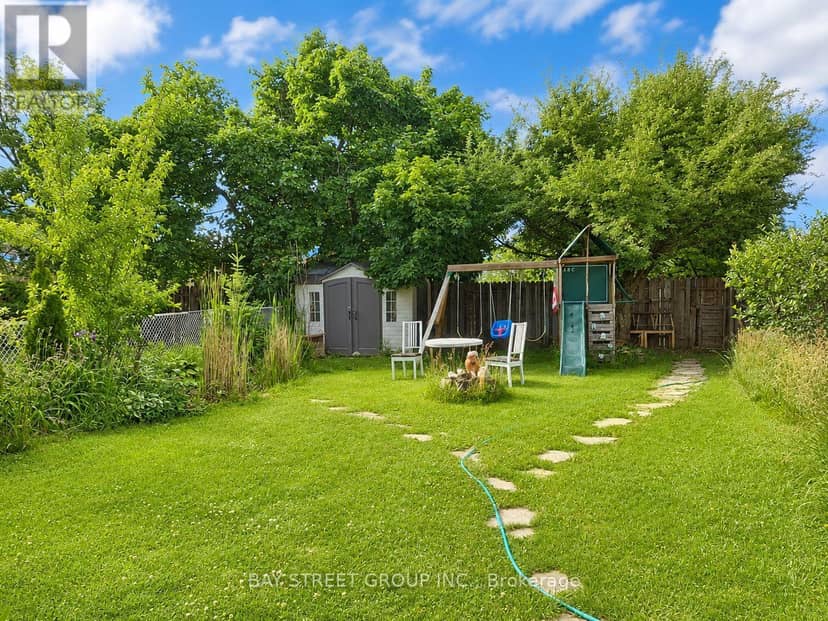 22 Rosamond Crescent — photo 17 of 17