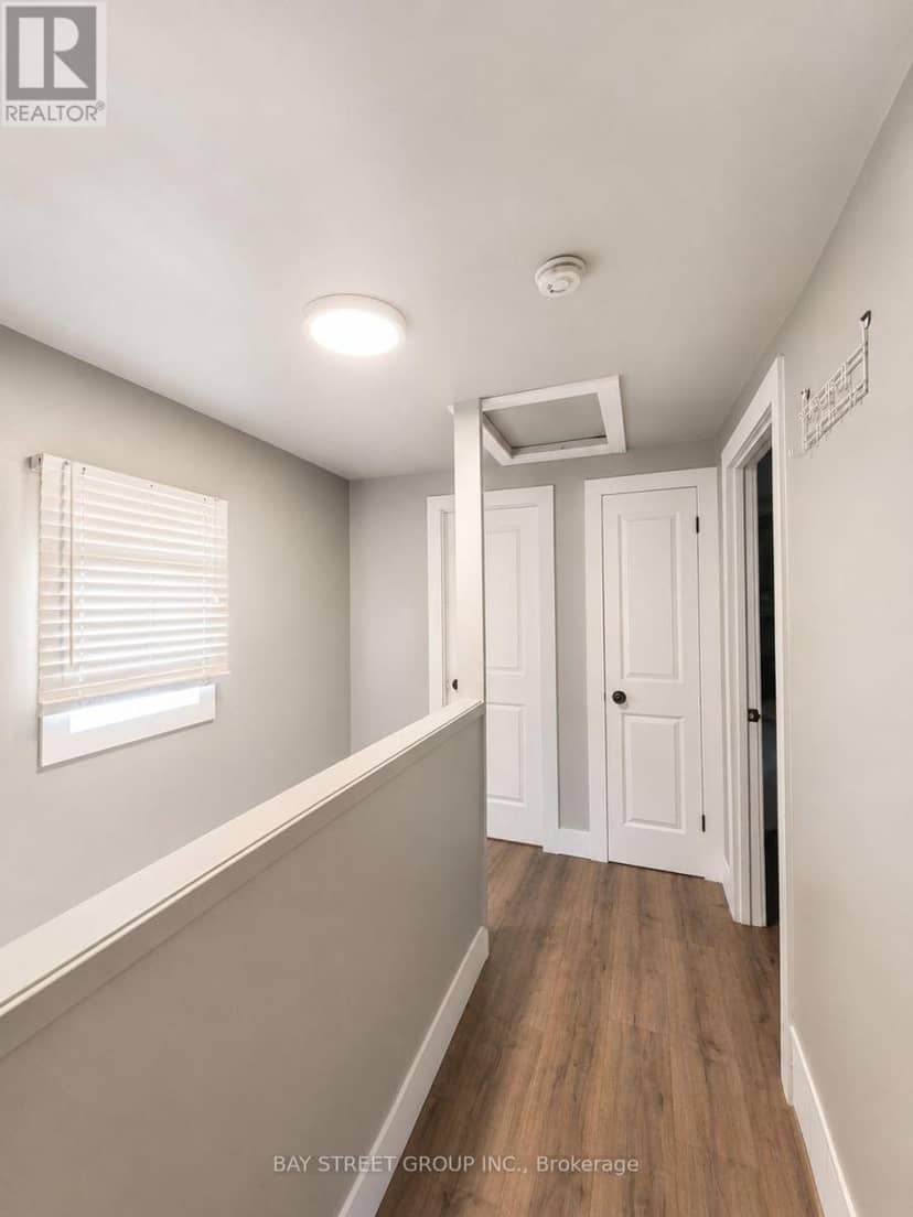 22 Rosamond Crescent — photo 6 of 17