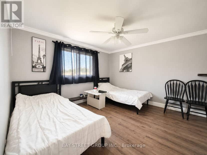 22 Rosamond Crescent — photo 9 of 17