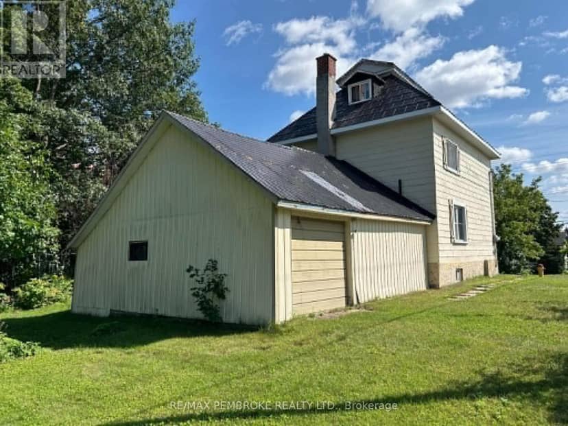 539 McGee Street, Pembroke, photo 5