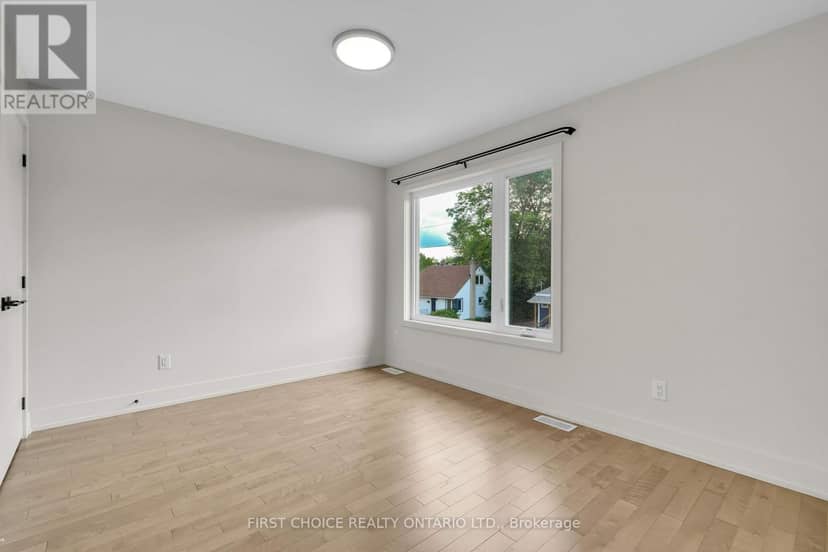271 Queen Mary Street — photo 19 of 40