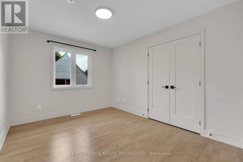 271 Queen Mary Street — photo 21 of 40