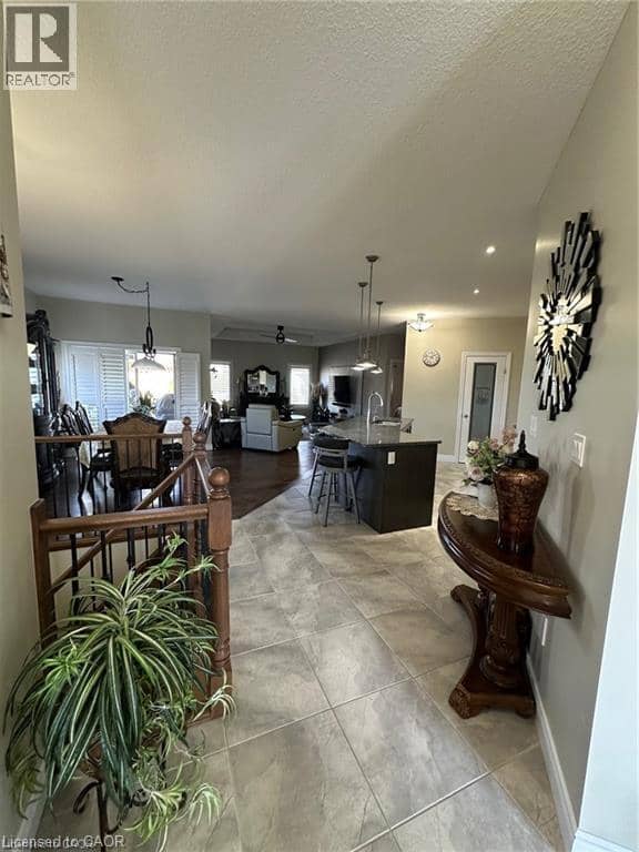 64 ENGLISH Crescent, Plattsville, photo 2
