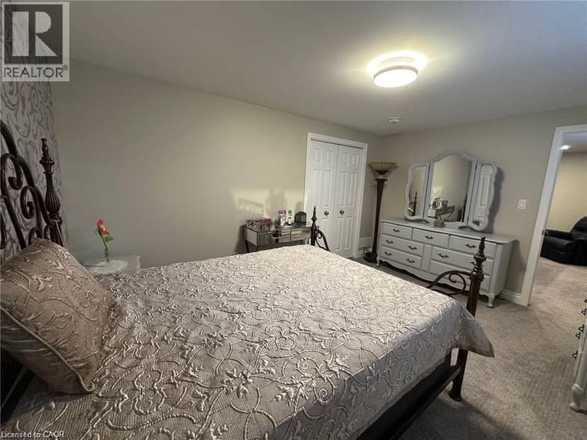 64 ENGLISH Crescent — photo 26 of 35