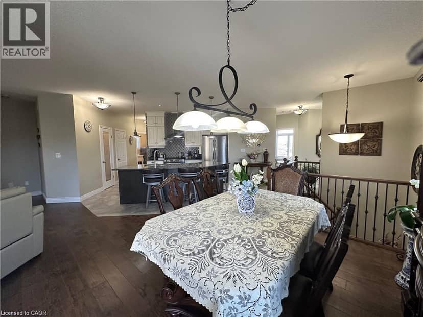 64 ENGLISH Crescent — photo 10 of 35