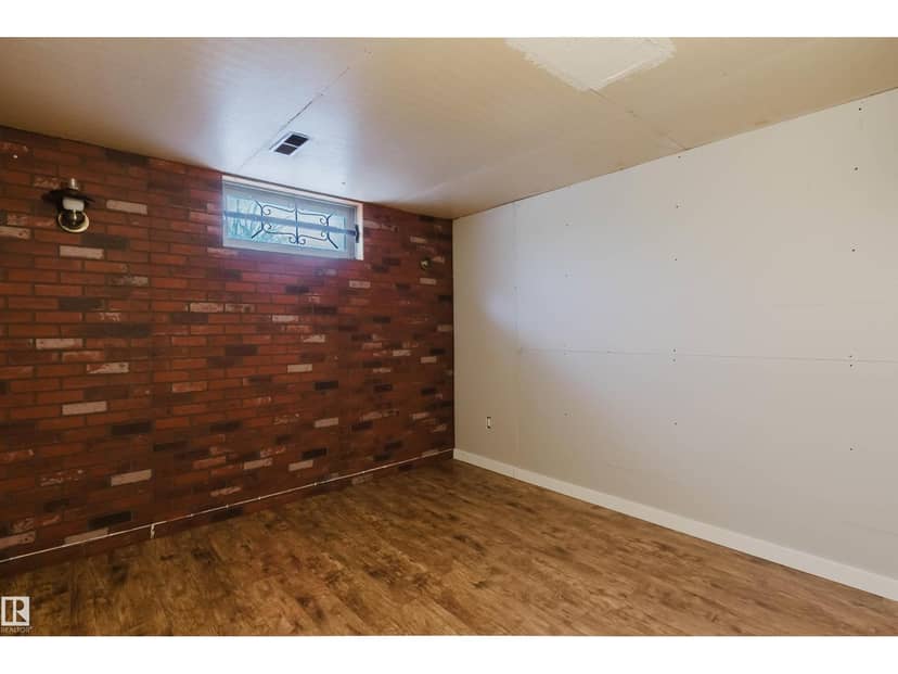 11420 46 AV NW — photo 21 of 32