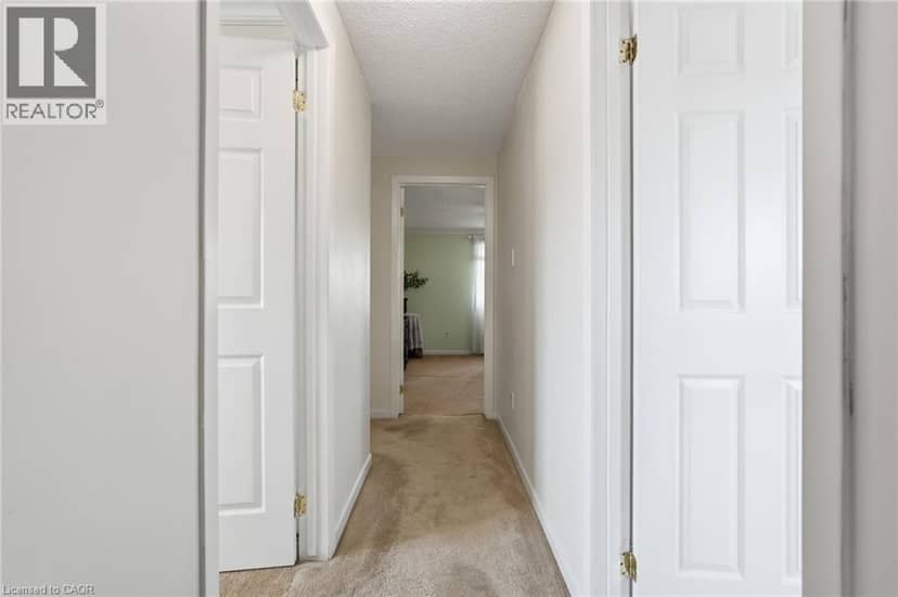 30 TWINOAKS Crescent — photo 17 of 40