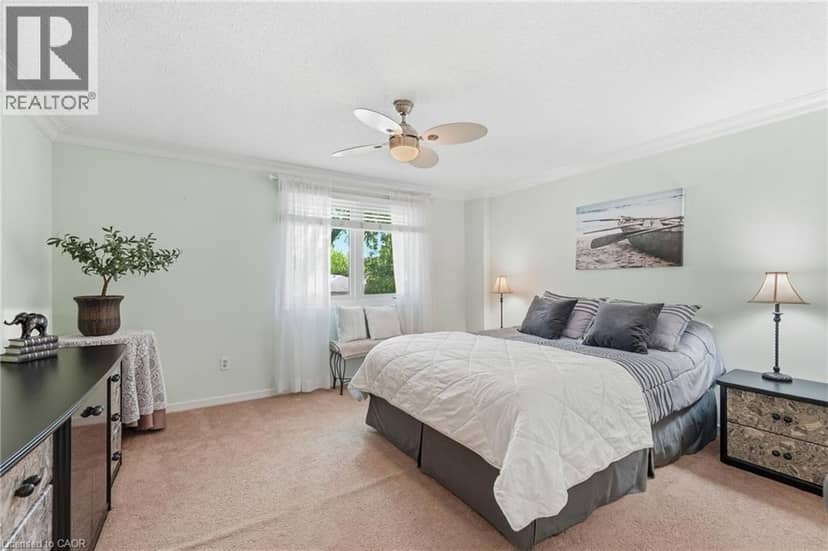 30 TWINOAKS Crescent — photo 23 of 40