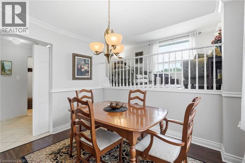 30 TWINOAKS Crescent — photo 12 of 40