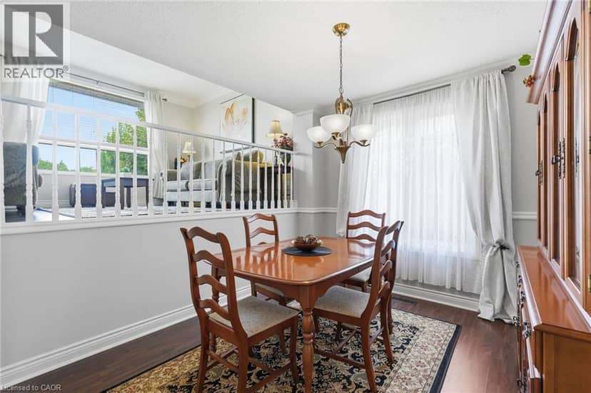 30 TWINOAKS Crescent — photo 11 of 40