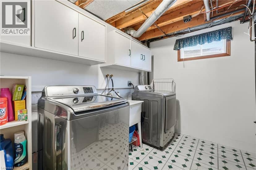 30 TWINOAKS Crescent — photo 35 of 40