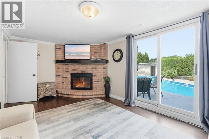 30 TWINOAKS Crescent — photo 32 of 40