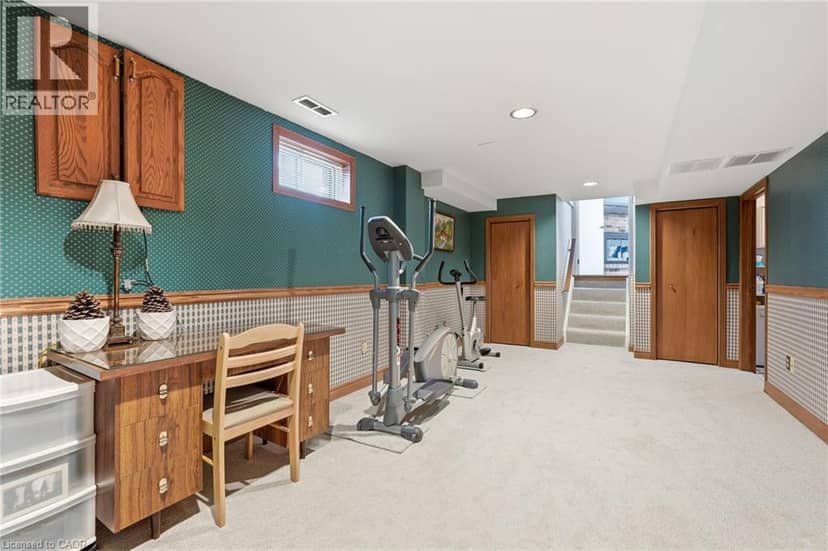 30 TWINOAKS Crescent — photo 34 of 40