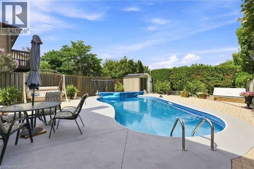 30 TWINOAKS Crescent — photo 39 of 40