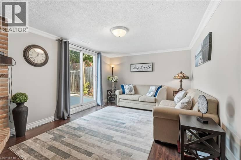 30 TWINOAKS Crescent — photo 31 of 40