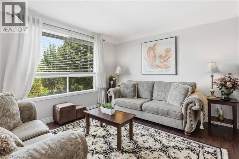 30 TWINOAKS Crescent — photo 13 of 40