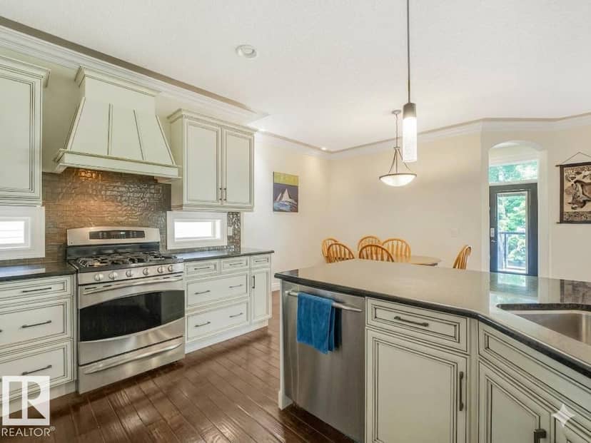 10230 148 ST NW — photo 12 of 40