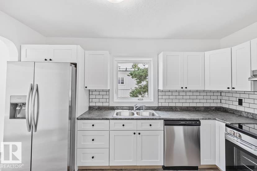 4808 45 AV — photo 15 of 37