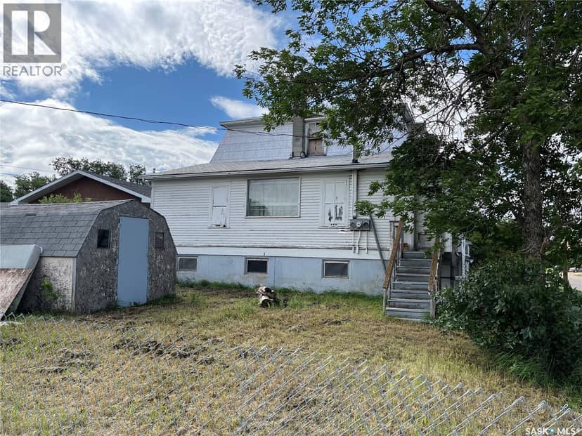 239 4th AVENUE W, Gravelbourg, photo 3