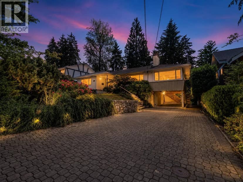 869 CLEMENTS AVENUE, North Vancouver, photo 2
