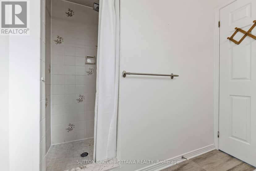 16 Crimson Gate — photo 26 of 40