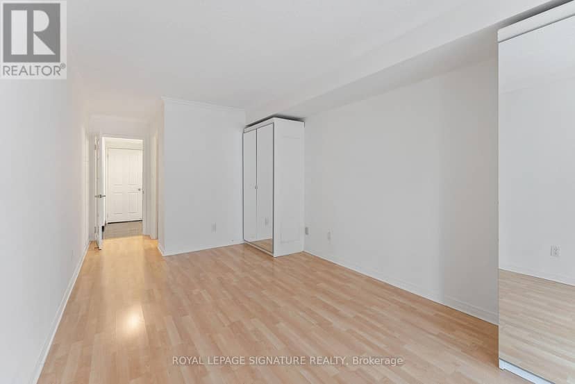 206 - 18 Hollywood Avenue — photo 17 of 40
