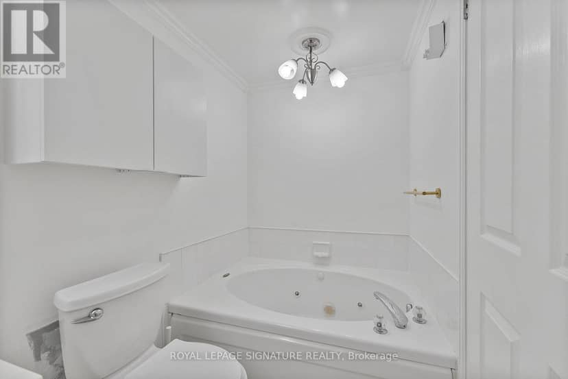 206 - 18 Hollywood Avenue — photo 24 of 40