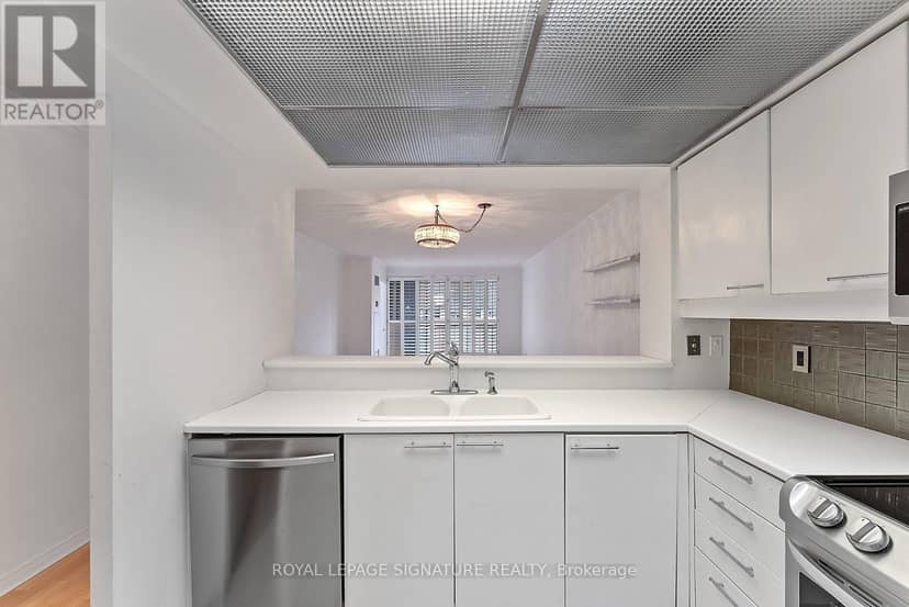 206 - 18 Hollywood Avenue — photo 5 of 40