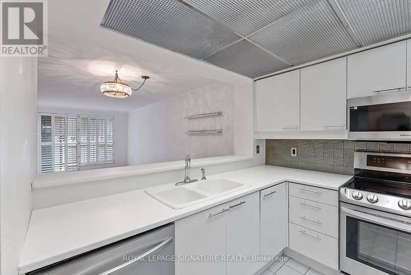 206 - 18 Hollywood Avenue — photo 6 of 40