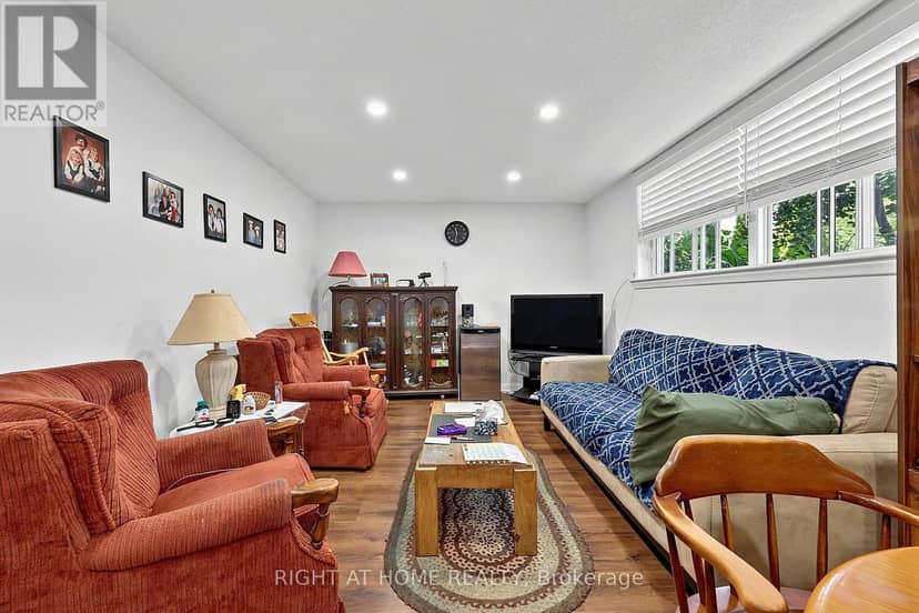 137 Vancouver Street, Barrie, photo 8