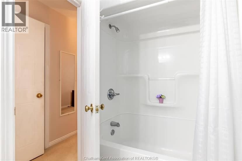154 Semenyn AVENUE Unit# 24 — photo 14 of 35