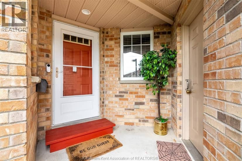 154 Semenyn AVENUE Unit# 24 — photo 4 of 35