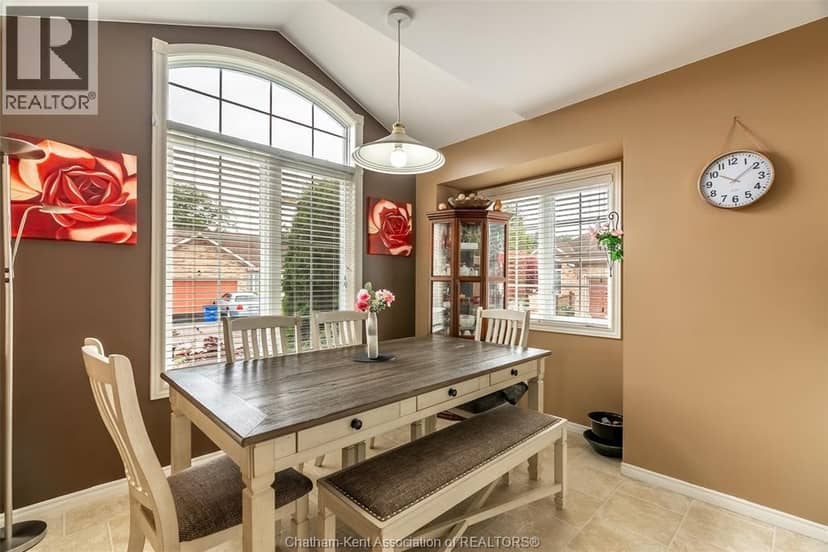 154 Semenyn AVENUE Unit# 24 — photo 8 of 35