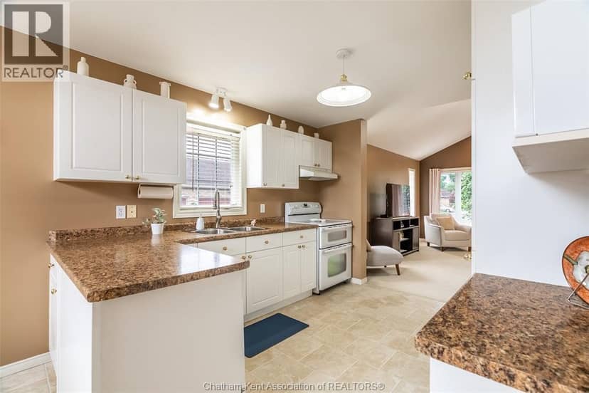 154 Semenyn AVENUE Unit# 24 — photo 9 of 35