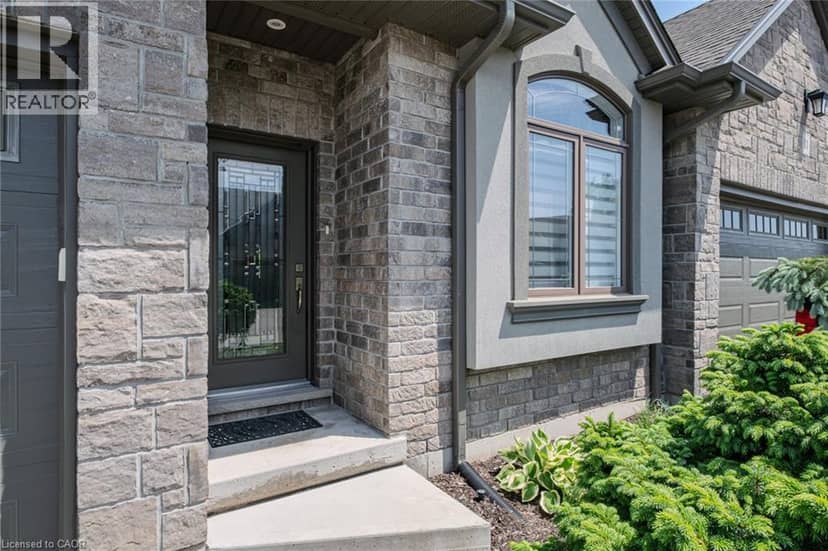15 WINTERBERRY Lane — photo 3 of 36