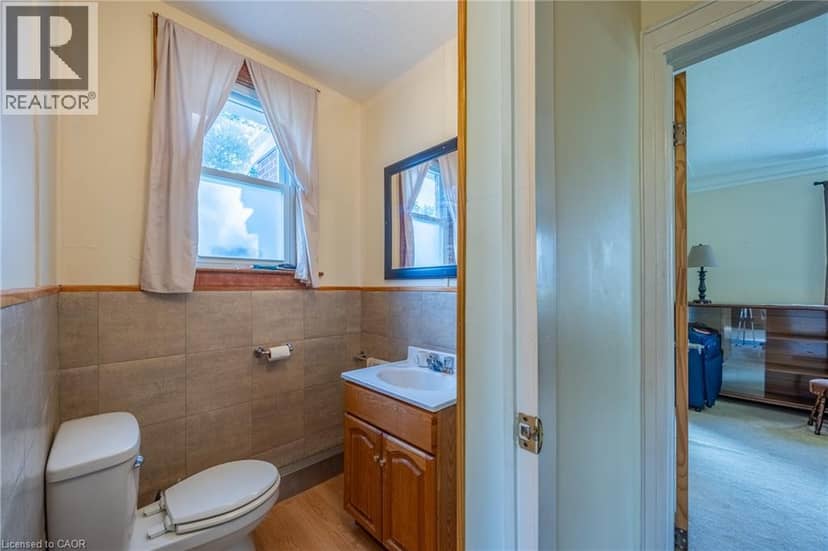 729 NORFOLK Street N — photo 21 of 40