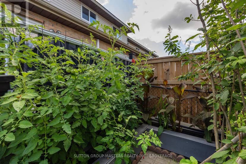 34 - 52 Coventry Crescent — photo 7 of 33