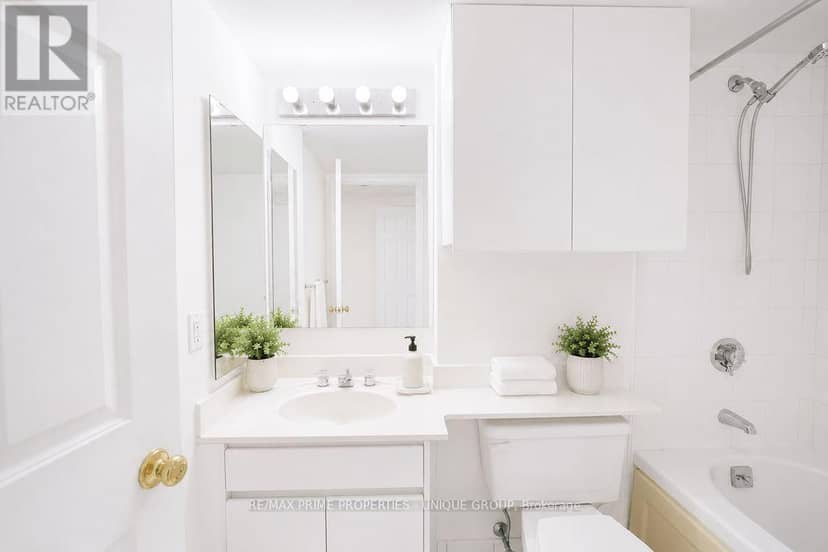 1408 - 10 Torresdale Avenue — photo 13 of 40